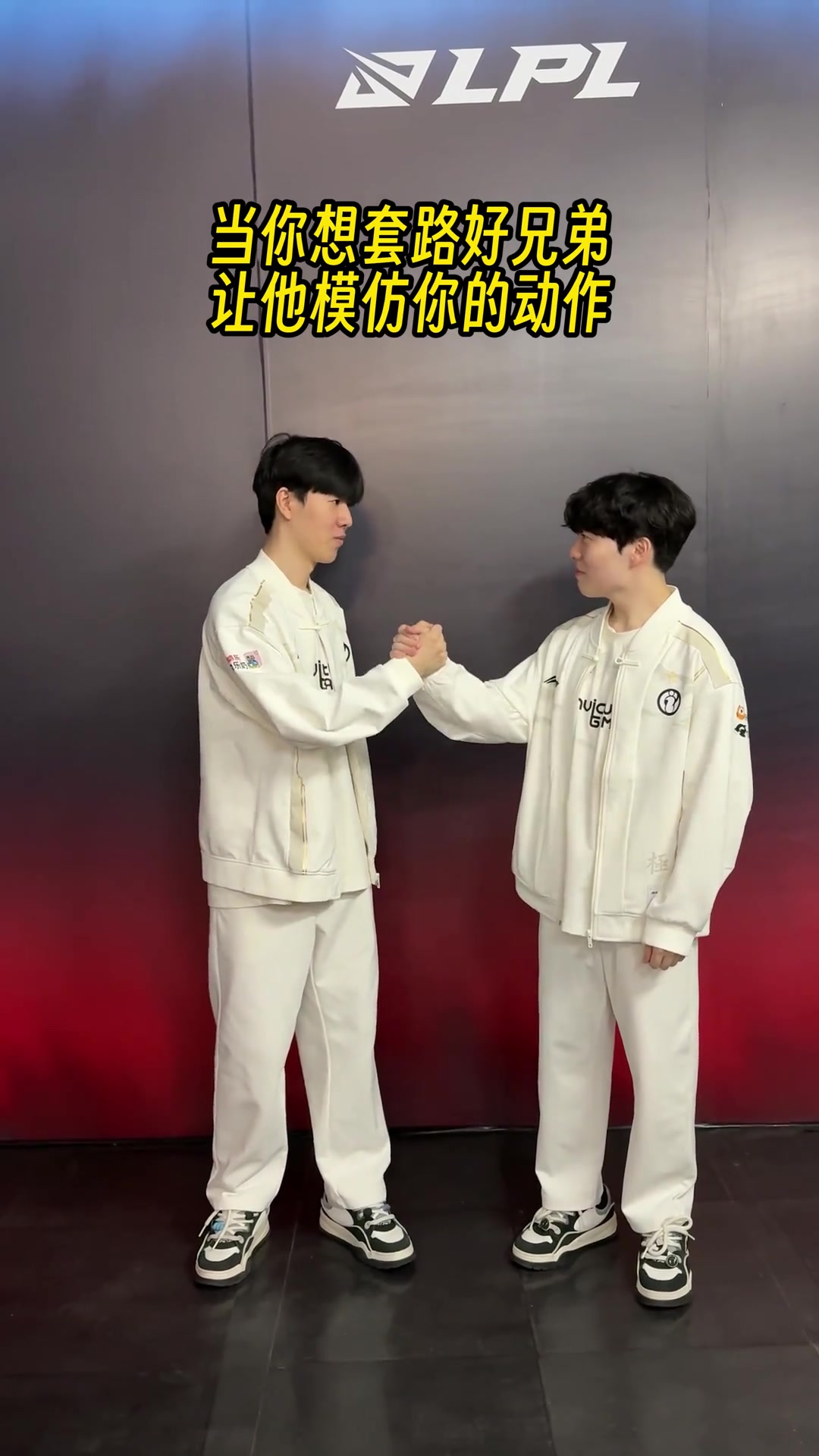 问鼎娱乐-TheShy与70激战利物浦分钟，重要助攻胜负难料！，库里焦点对战引发球迷热议的简单介绍