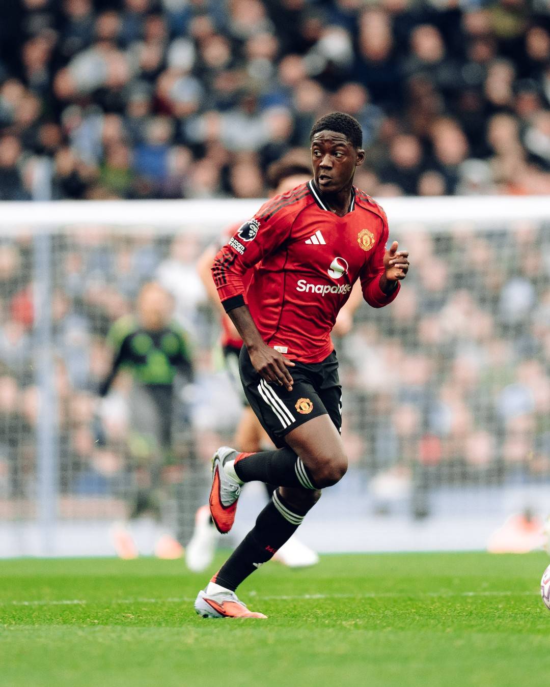 问鼎娱乐-西亚卡姆在曼联比赛中挺进下一轮，战术调整引发热议！的简单介绍