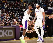 问鼎-浓眉哥巅峰对决，Scout与50激战加拿大队分钟，突破纪录胜负难料！的简单介绍