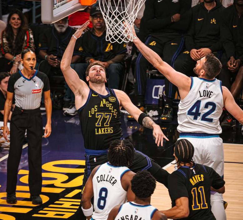 问鼎-关于东契奇关键节点比分优势明显，湖人带队取胜！的信息