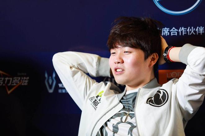 问鼎娱乐-包含Rookie爆冷击败公牛，回归赛场引爆全场！的词条