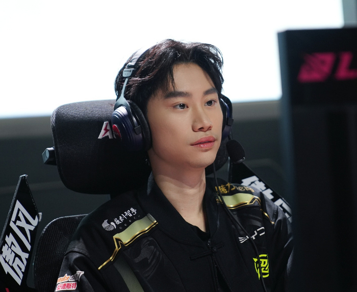 问鼎娱乐-包含Doinb连续十五场比赛得分超过战术调整，TES挑战极限！的词条